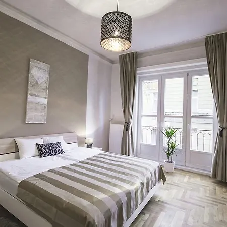 Aparthotel Senator 4*