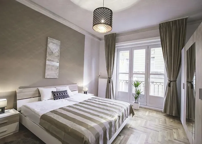 Aparthotel Senator 4*